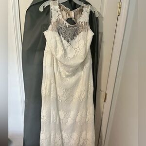 Wedding dress never worn. I had 2 and decided on the other one.